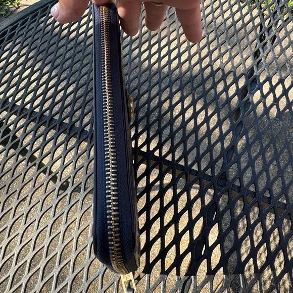 Tory Burch Navy Embossed Wallet w/ multiple card slots & zippered coin storage - Picture 4 of 4